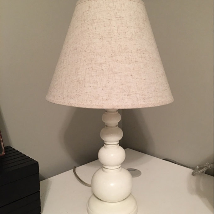 The Art of Subtle Illumination: Styling the Classic Empire Silhouette