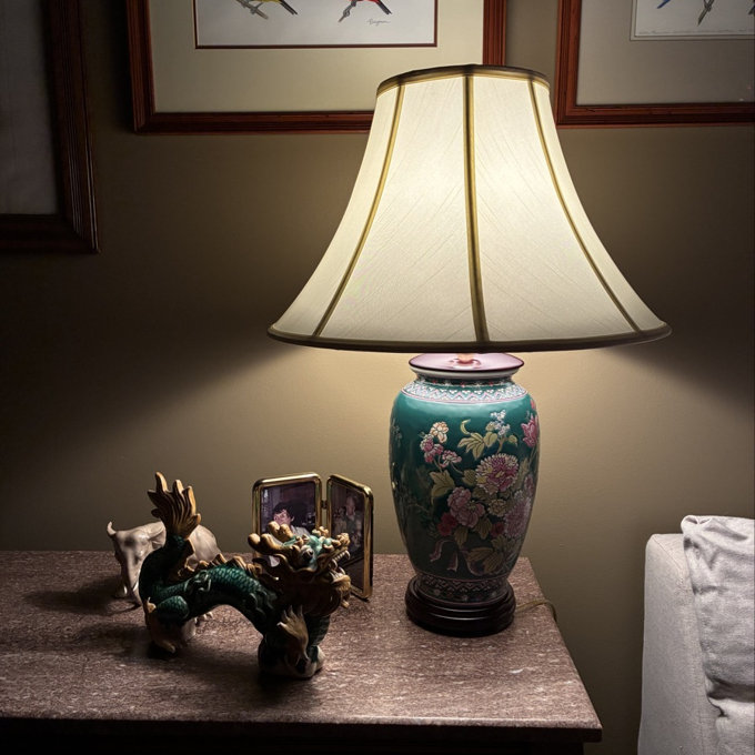 The Art of Curating Graceful Nightstand Silhouettes